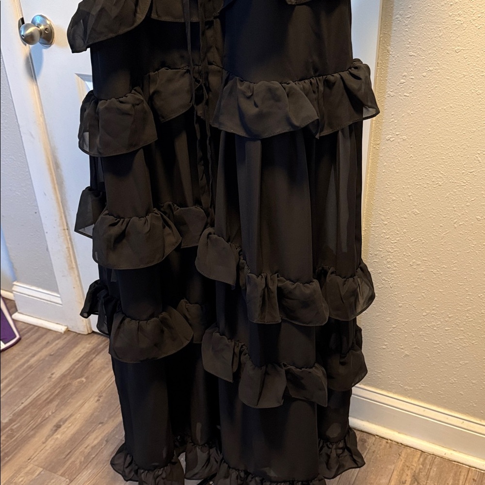 Chic Black Ruffle Prom Dress - Picture 8 of 8
